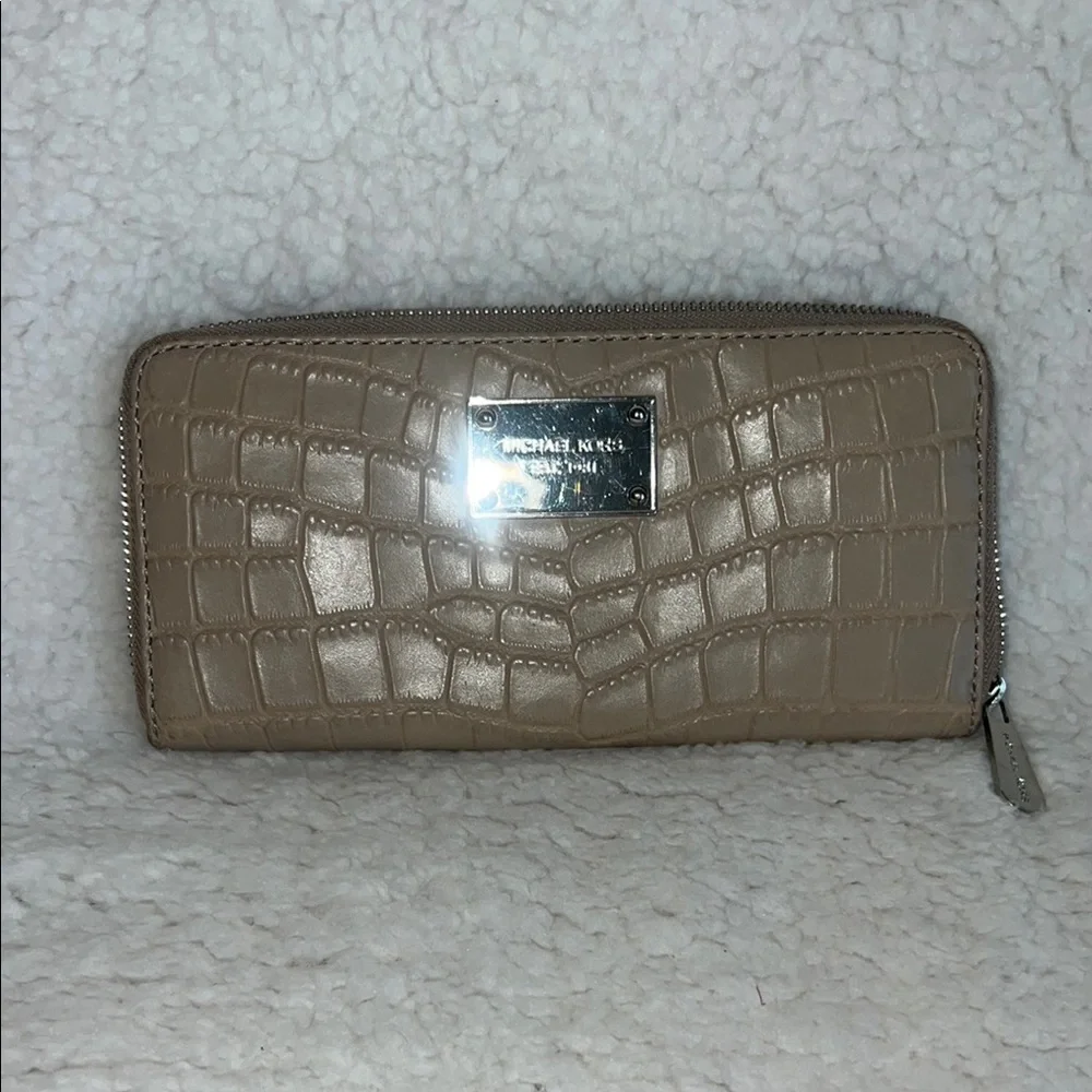 Michael Kors Tan‎ Crocodile-Embossed Wallet Luxurious Design